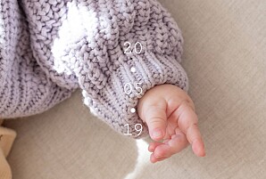 Minimalist white girls baby announcements Minimalist white girls baby announcements